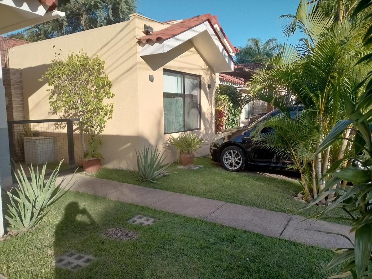Pequeno Y Acogedor Departamento Con Garaje Y Recibe Pequenos Peluditos Santa Cruz de La Sierra Εξωτερικό φωτογραφία